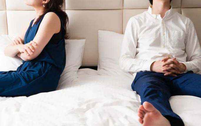 深圳市小三调查；男人出轨时，可不可以起诉小三要回钱